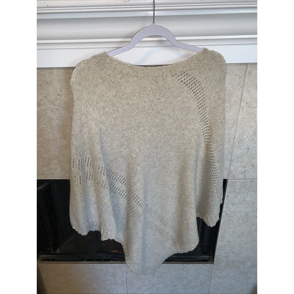 G.H. Bass & CO Beige Wool Blend Pointelle Poncho / Wrap / Shawl, Women's L 0067